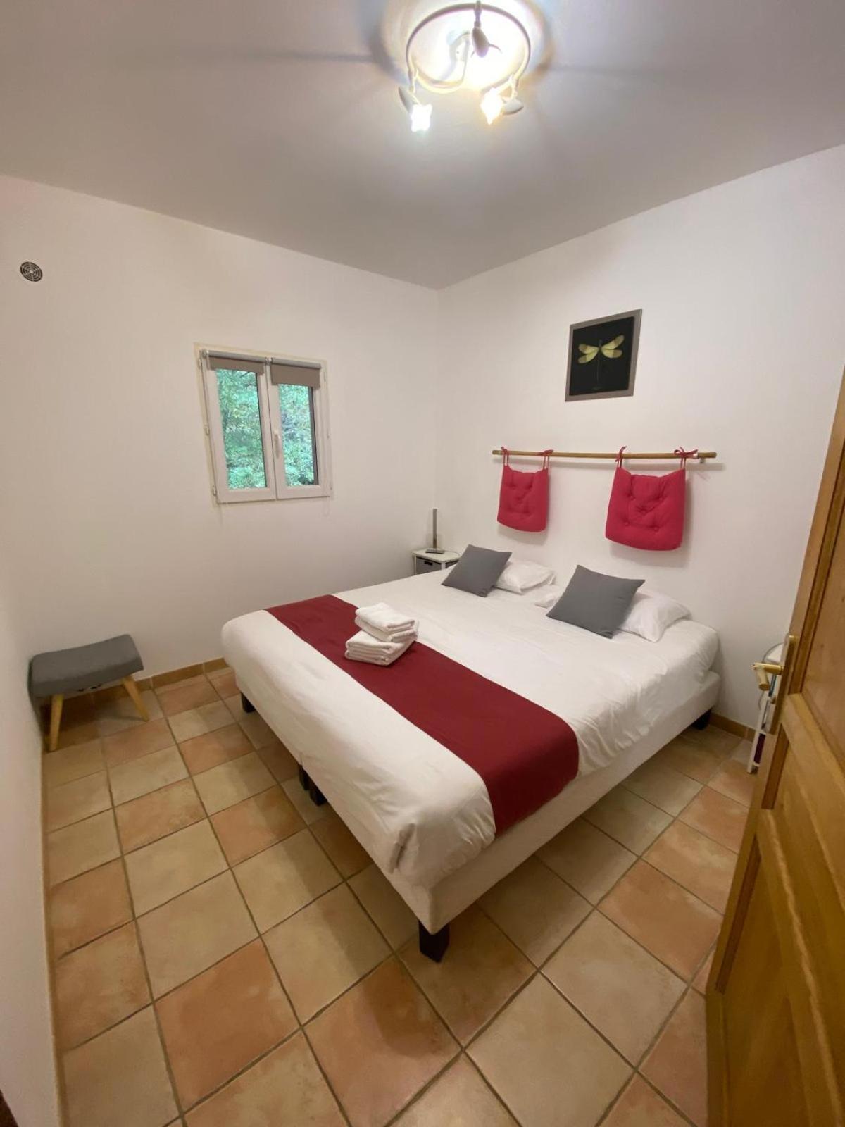 Suite with Lake View,1624338811:JPEG